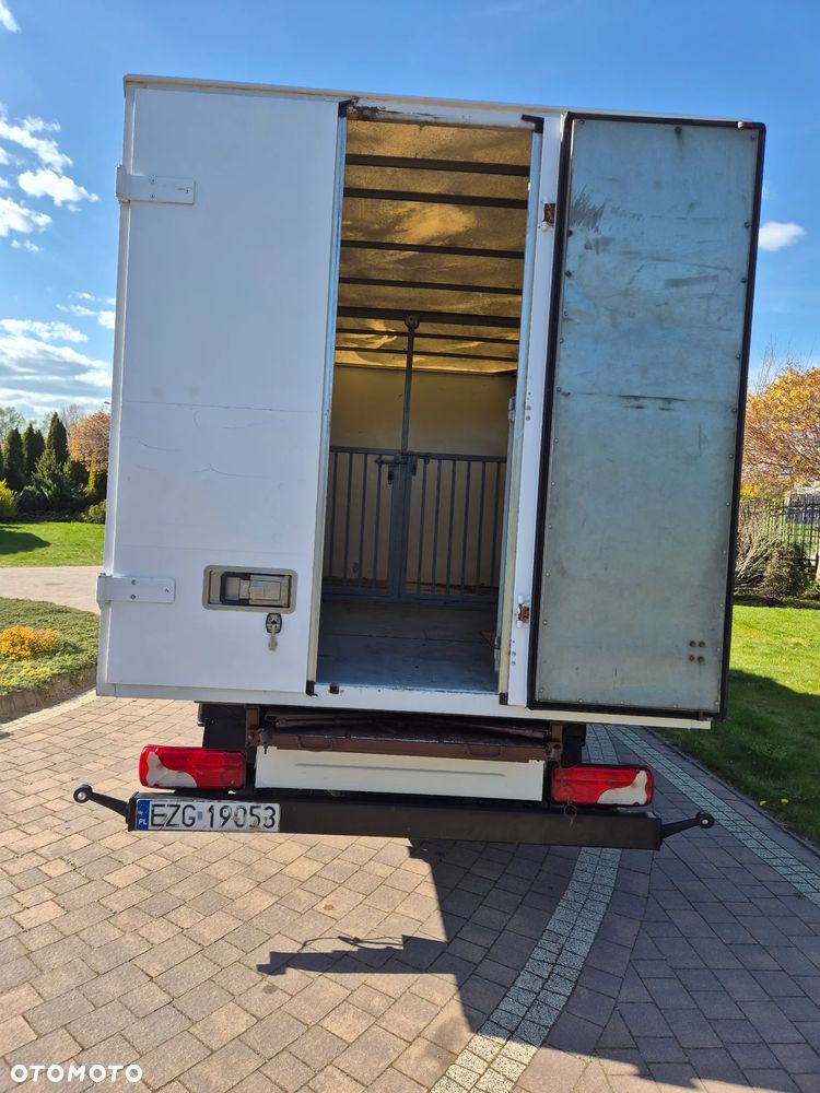 Mercedes-Benz Sprinter - 11