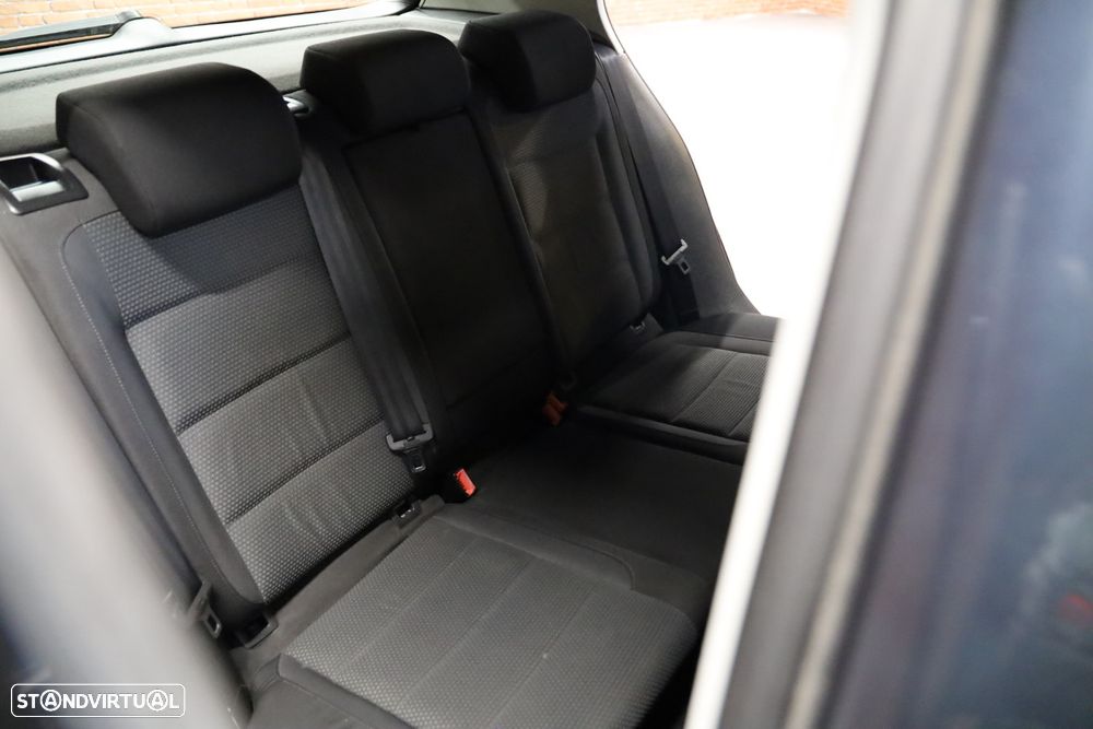 VW Golf 2.0 TDi Confortline - 7