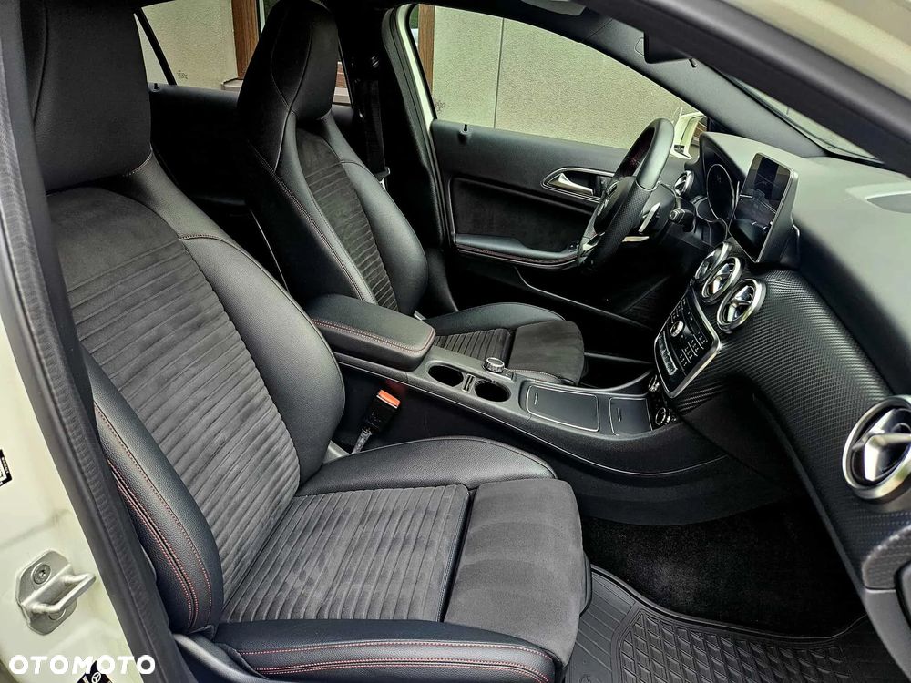 Mercedes-Benz Klasa A 220 4-Matic AMG Line - 16