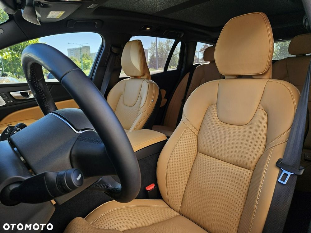 Volvo V60 T8 AWD Plug-In Hybrid Ultra Dark - 10