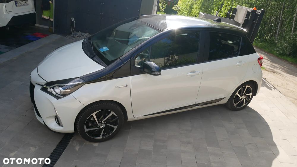 Toyota Yaris Hybrid 100 Selection Platinum - 11