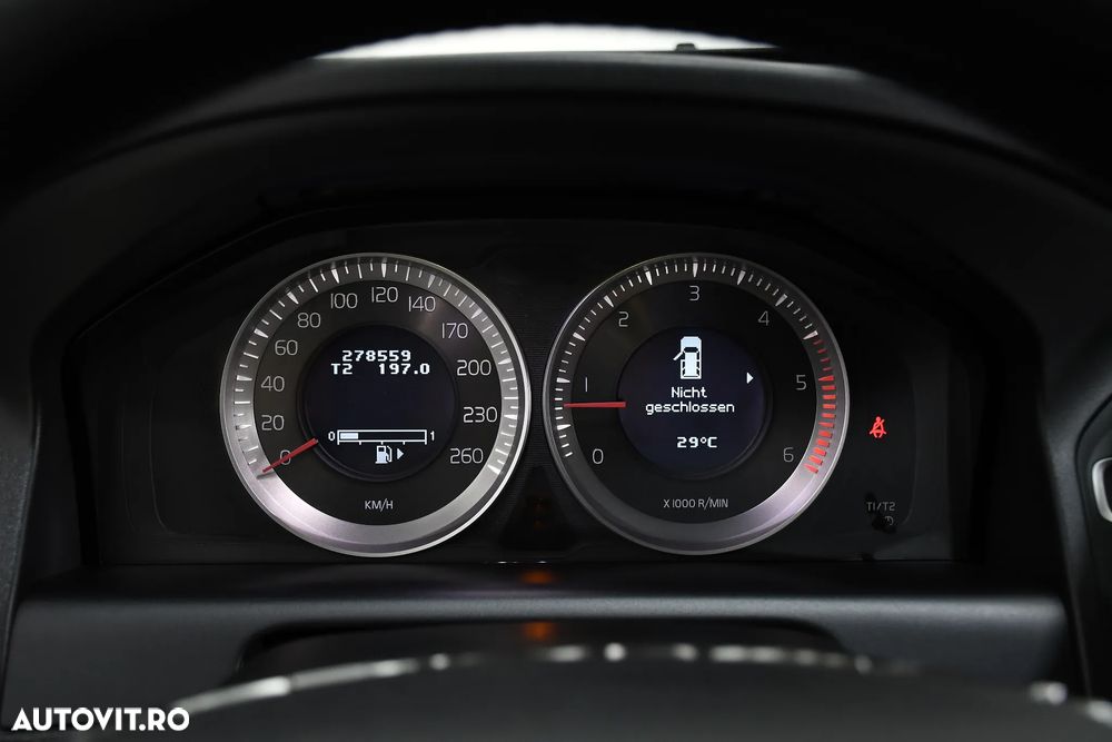 Volvo XC 60 D3 AWD Ocean Race - 26