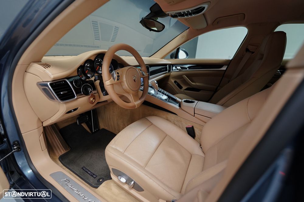 Porsche Panamera 4 PDK - 12
