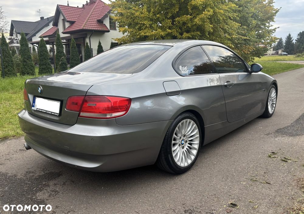 BMW Seria 3 320i - 3