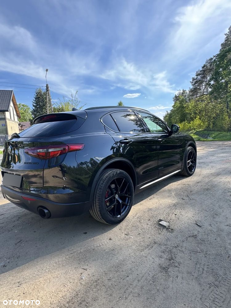 Alfa Romeo Stelvio 2.0 Turbo 16V AT8-Q4 Veloce Ti - 5