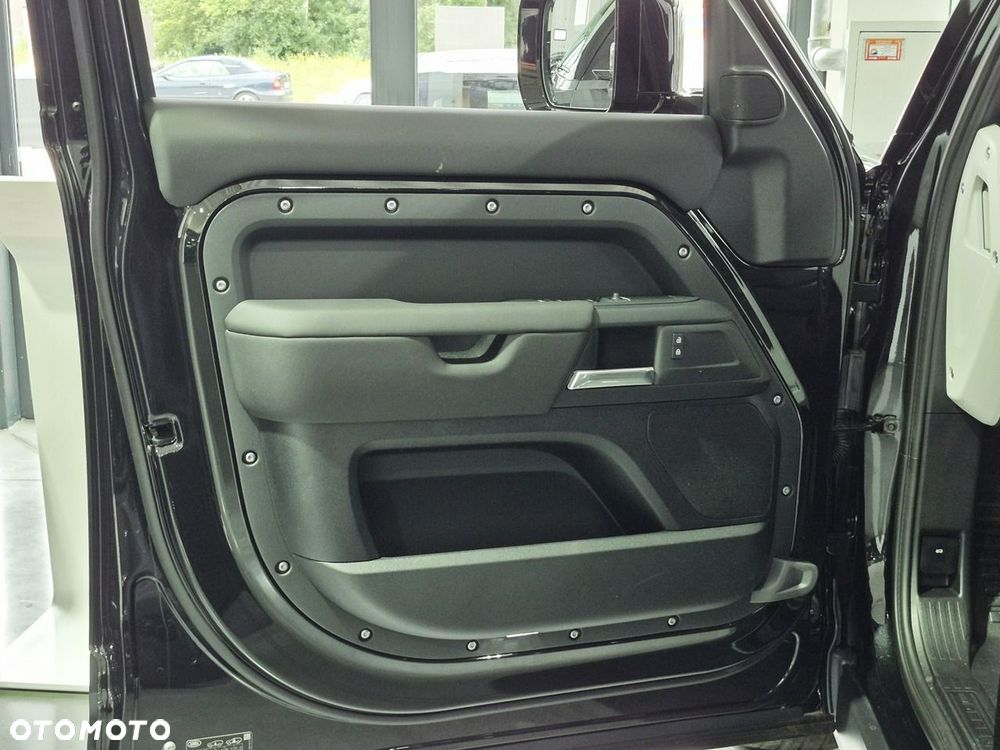 Land Rover Defender - 11