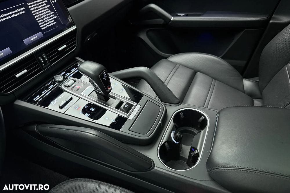 Porsche Cayenne Coupe E-Hybrid Tiptronic S Platinum Edition - 29