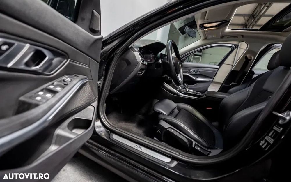 BMW Seria 3 320i AT - 26
