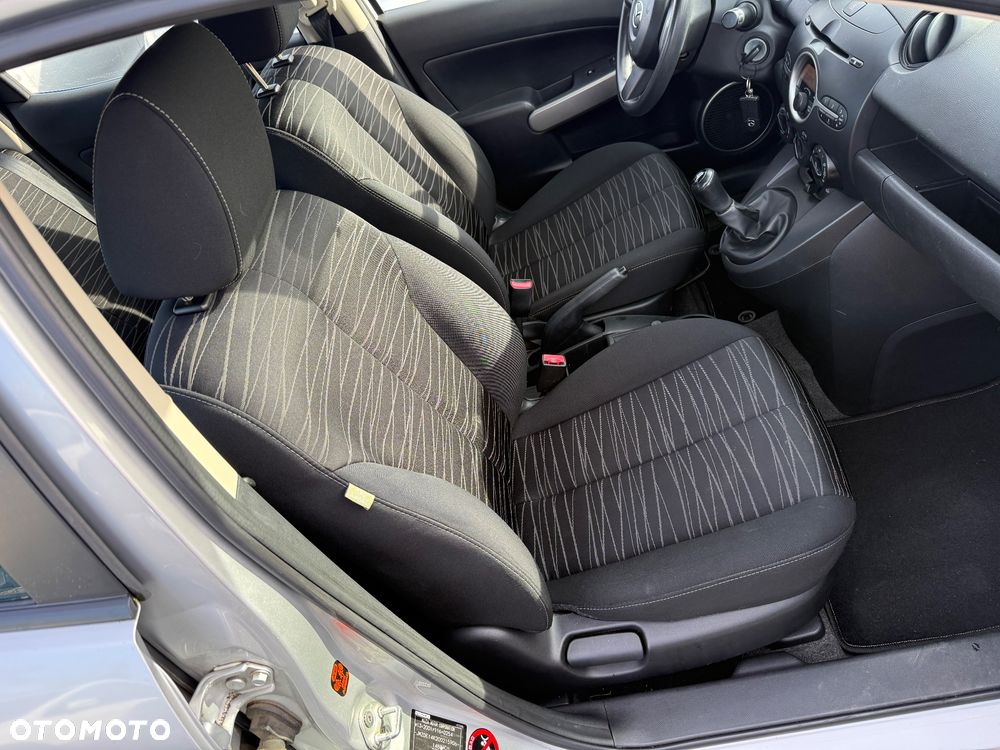 Mazda 2 - 10
