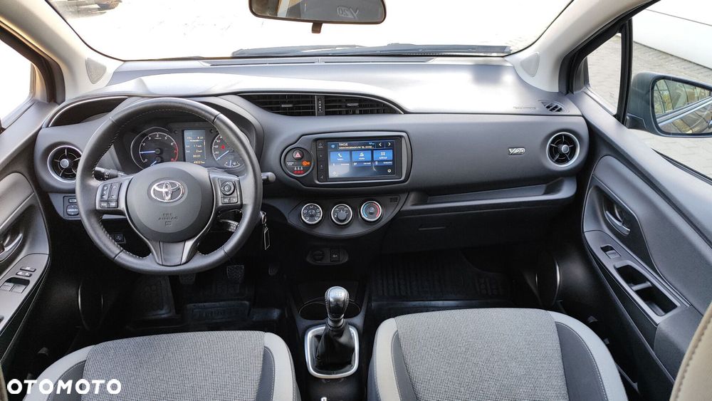 Toyota Yaris 1.5 Premium - 10