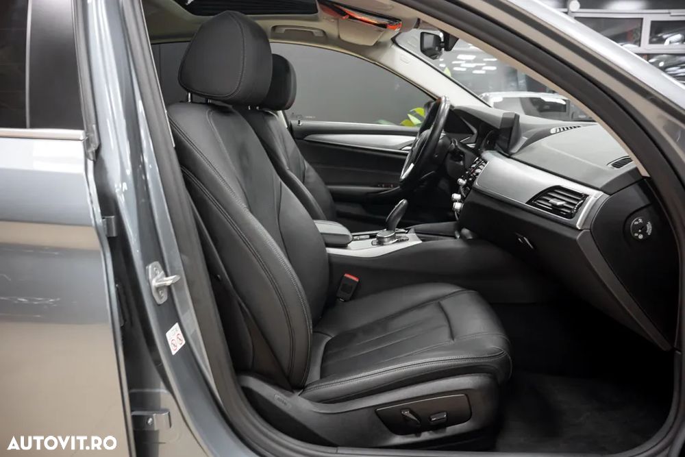 BMW Seria 5 530d xDrive AT - 30