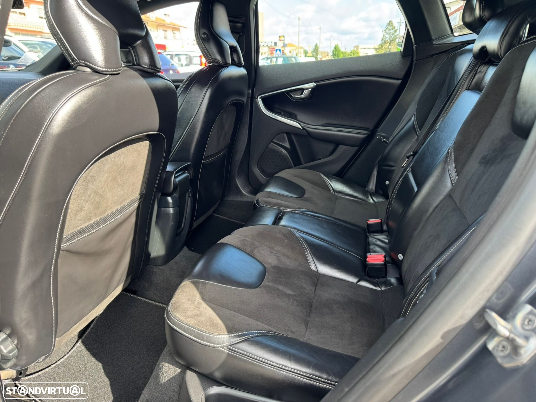 Volvo V40 1.6 D2 R-Design - 10
