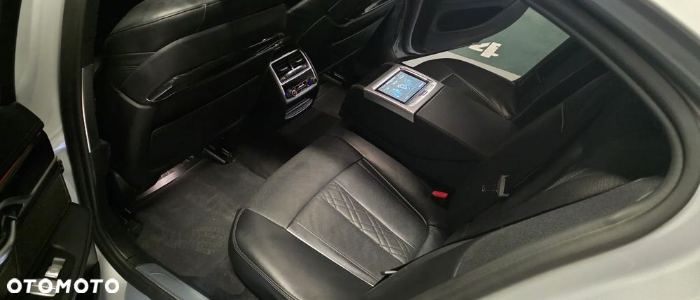 BMW Seria 7 740d xDrive - 14