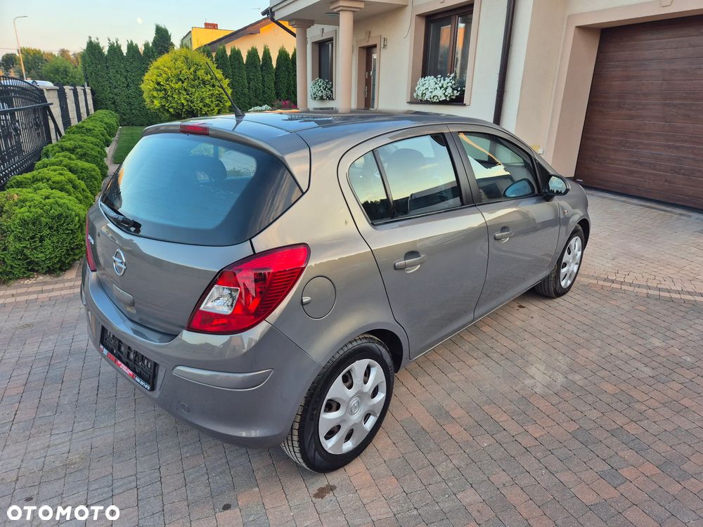 Opel Corsa 1.2 16V Essentia - 11