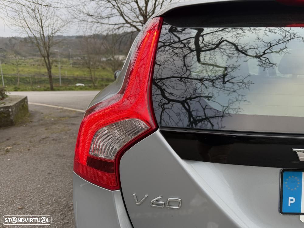 Volvo V60 D6 Plug-In-Hybrid AWD Geartronic Pure Limited - 14