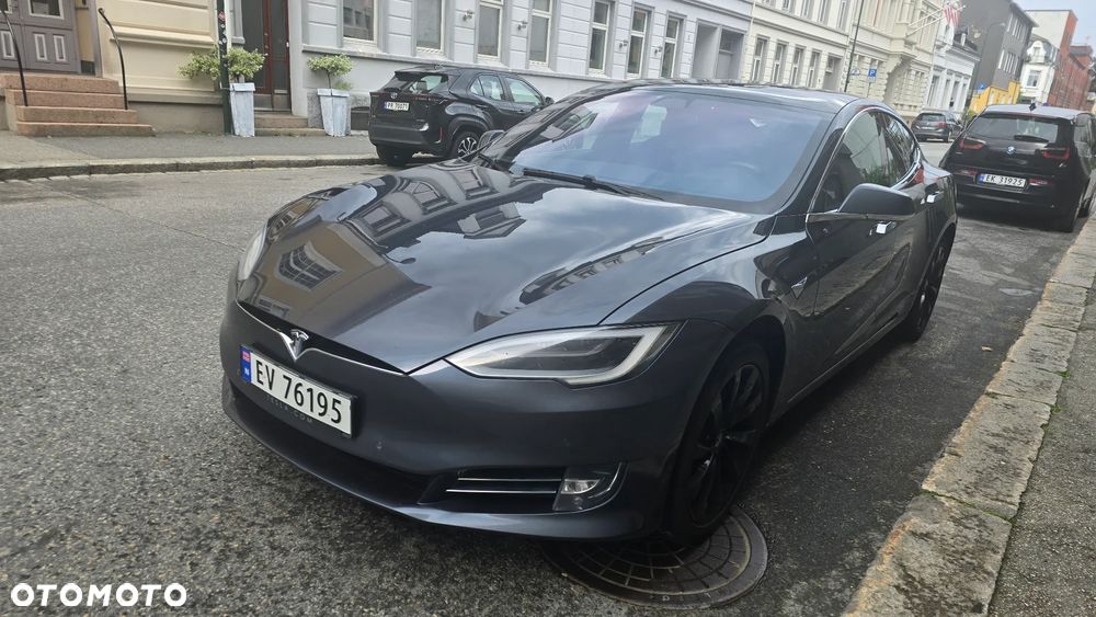 Tesla Model S - 9