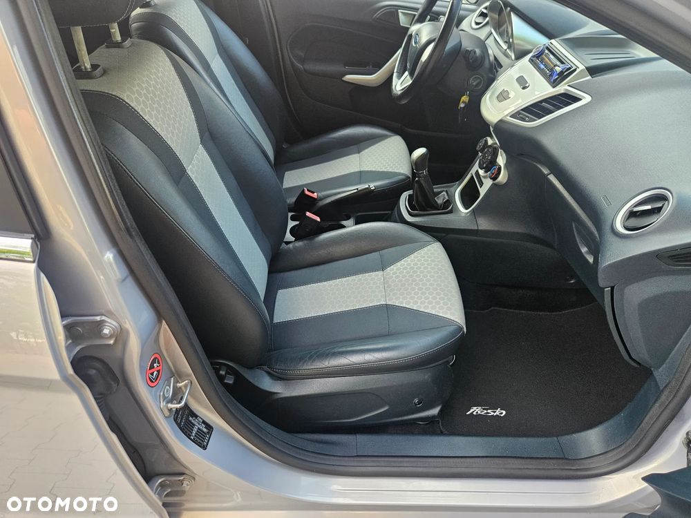 Ford Fiesta 1.4 Ghia EU5 - 16