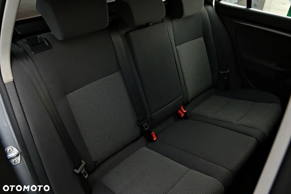 Volkswagen Golf - 35