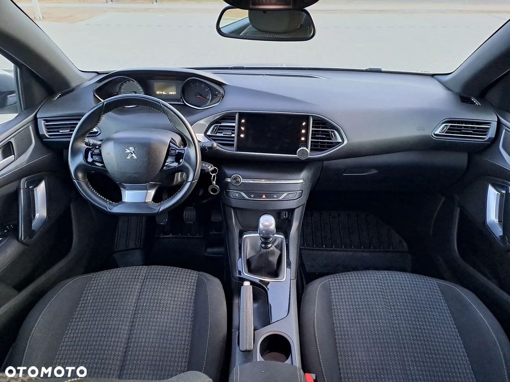 Peugeot 308 1.2 PureTech GPF Allure S&S - 13