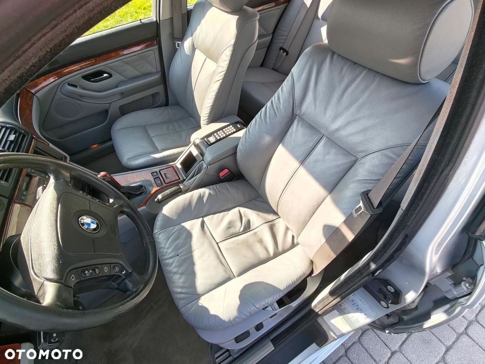 BMW Seria 5 - 36