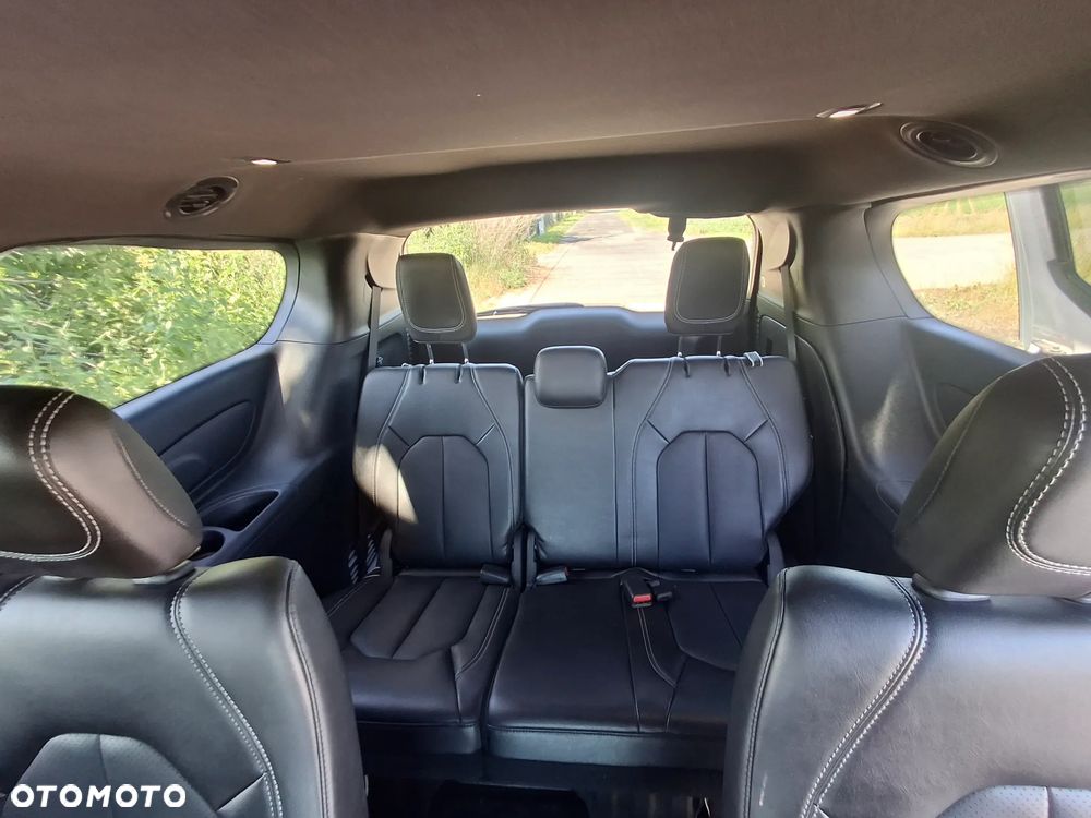 Chrysler Pacifica - 13