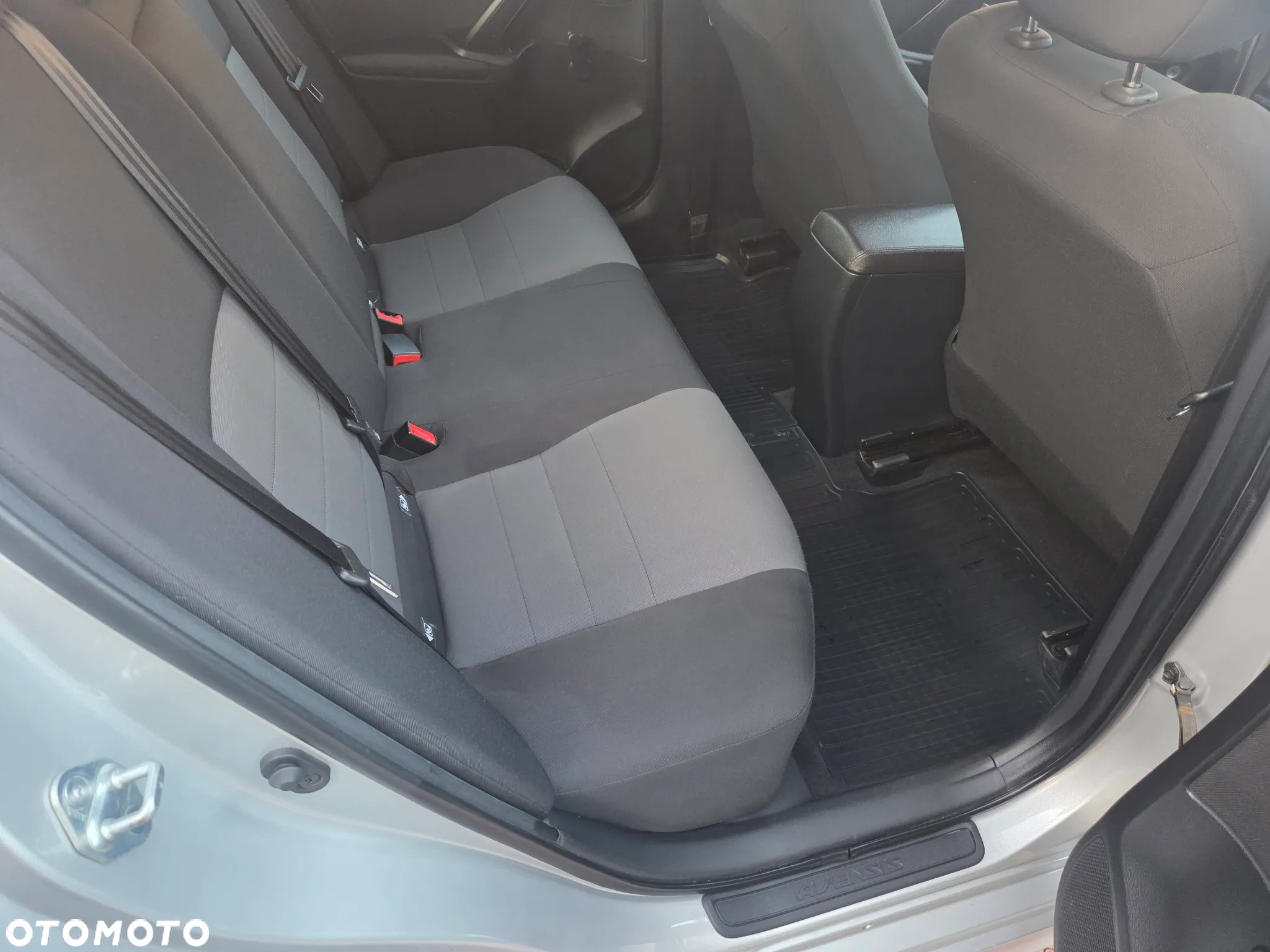 Toyota Avensis 1.8 Active - 18