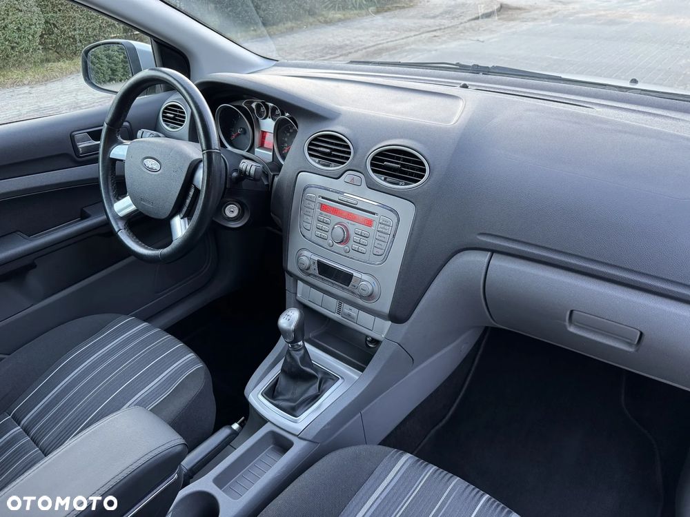 Ford Focus 1.6 16V Style+ - 29