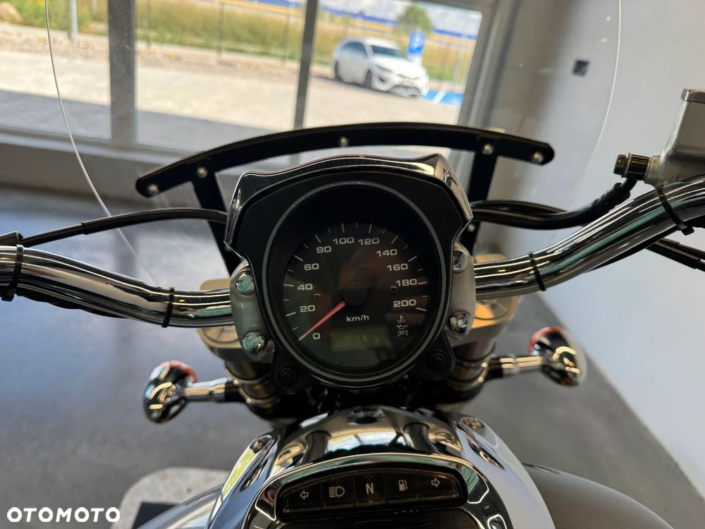 Suzuki Intruder - 32
