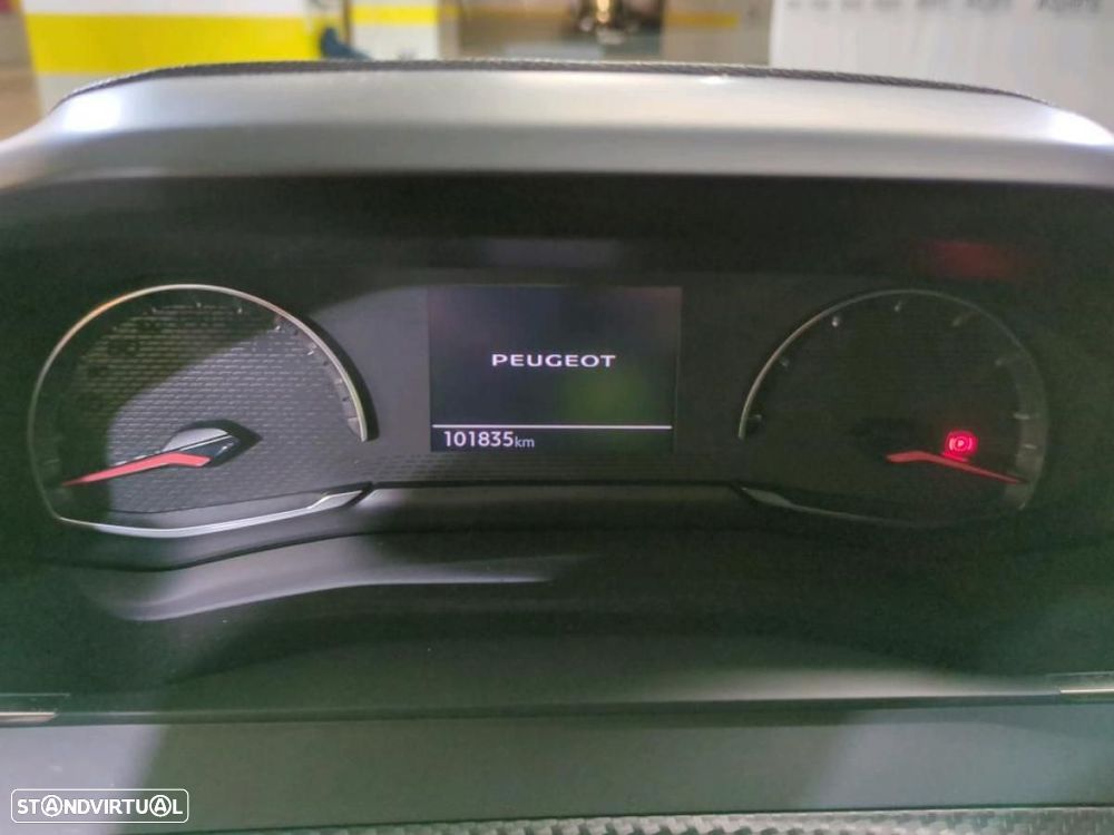 Peugeot 2008 1.5 BlueHDi Allure EAT8 - 5