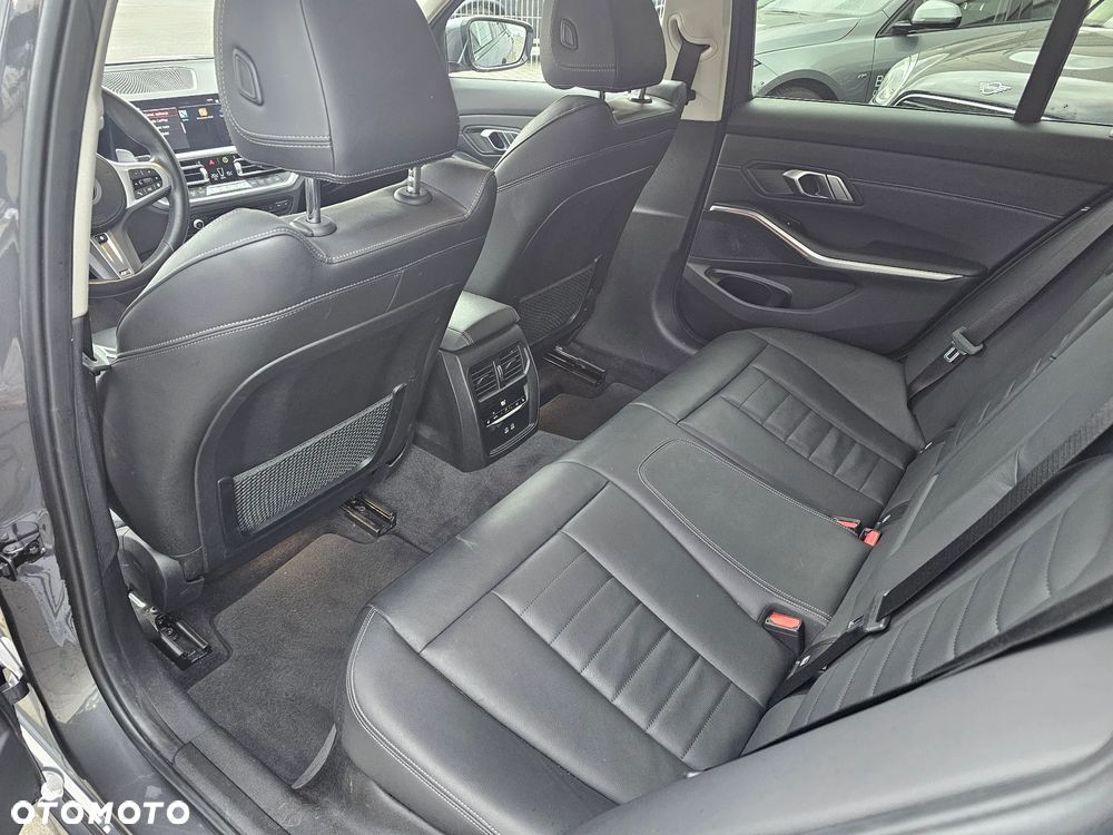 BMW Seria 3 330d xDrive Sport Line sport - 12