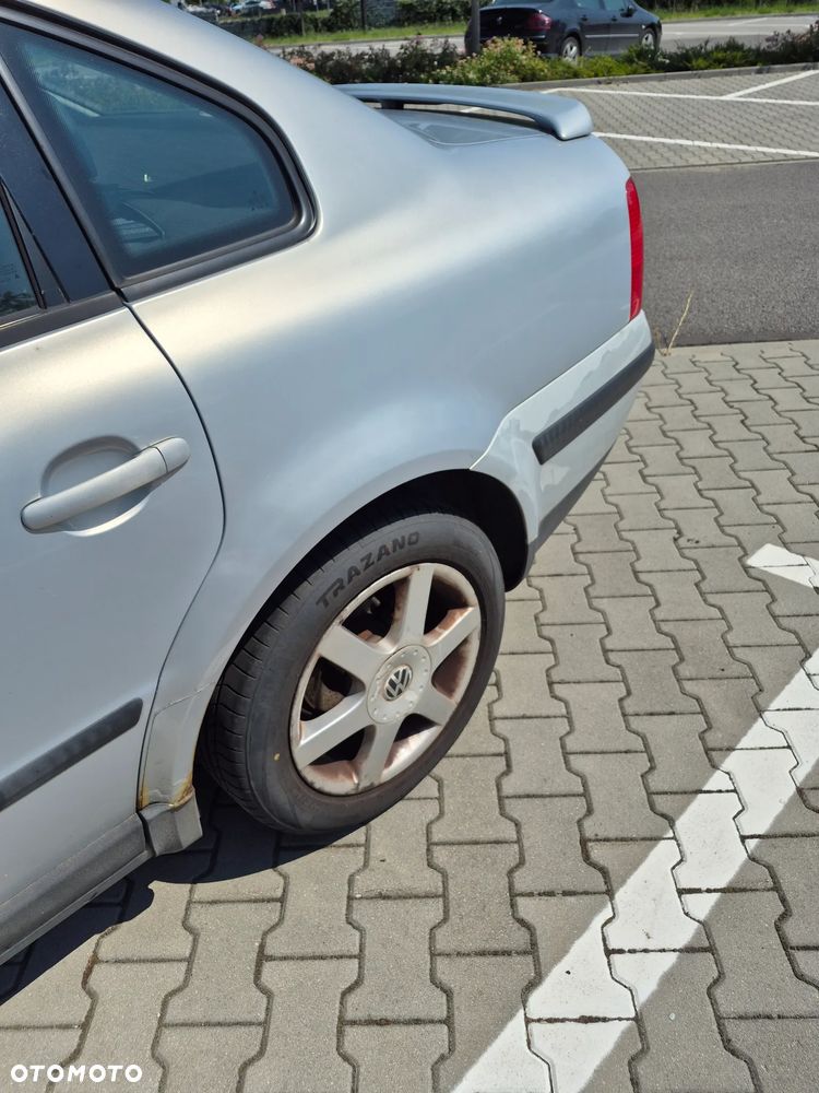 Volkswagen Passat 1.6 Comfortline - 19