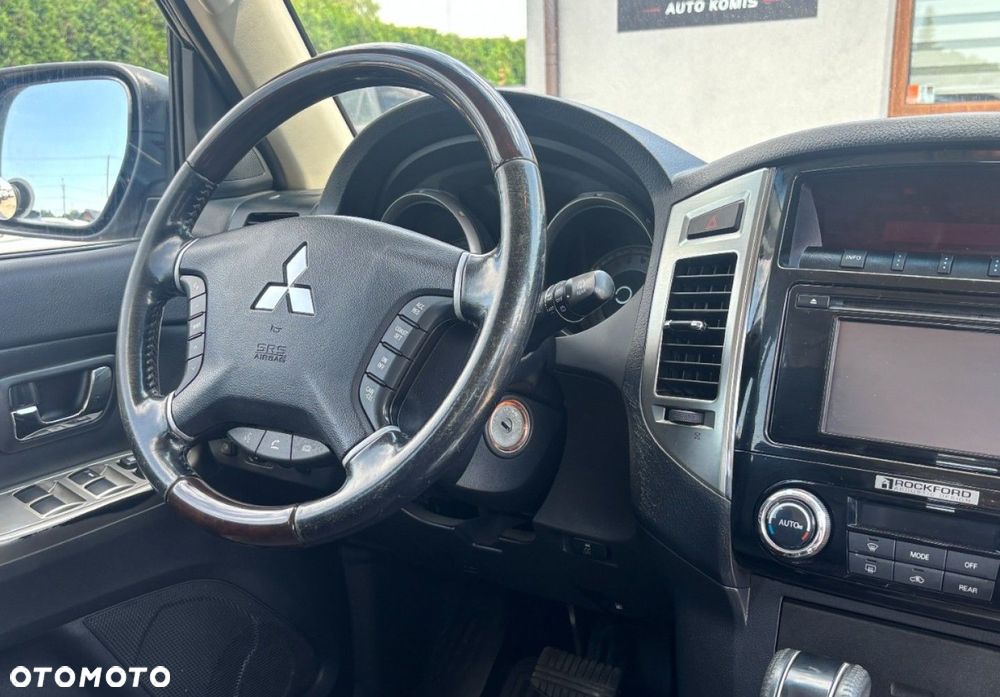 Mitsubishi Pajero - 8