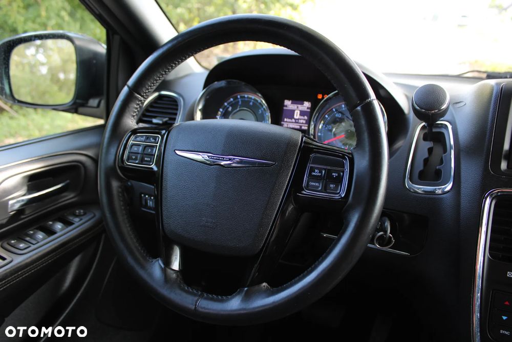 Chrysler Town & Country 3.6 Limited - 32