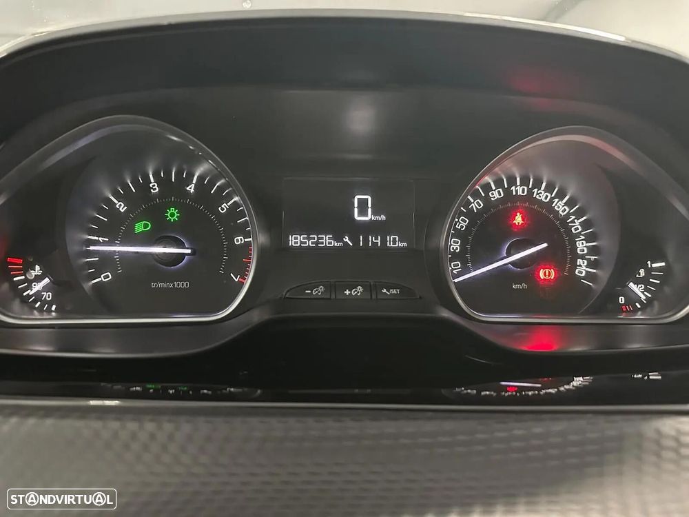 Peugeot 208 1.2 PureTech Style - 15