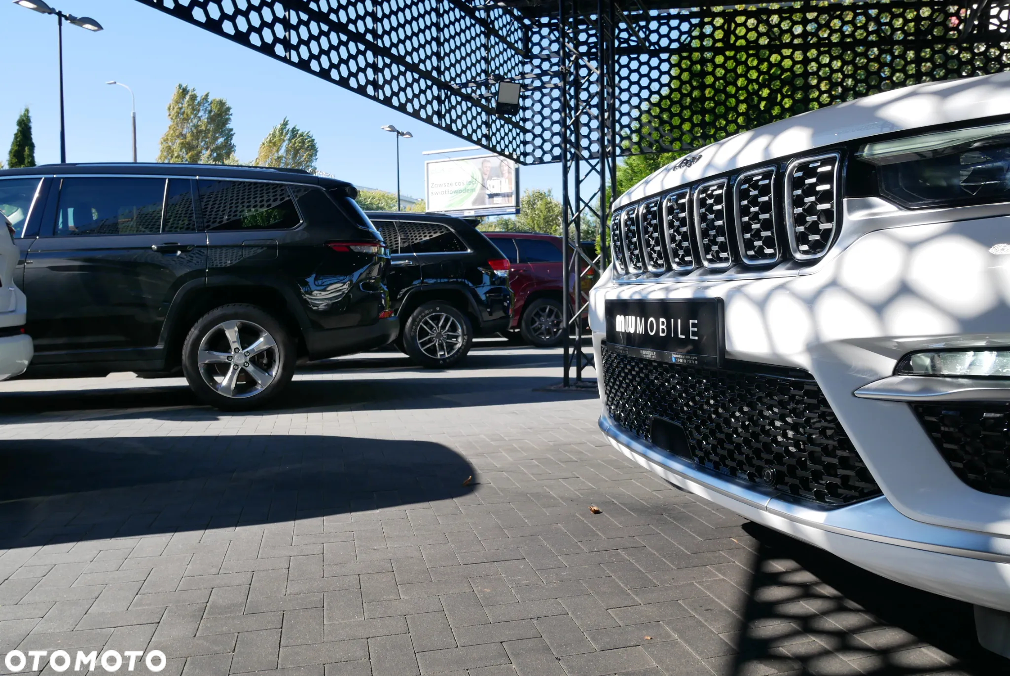 Jeep Grand Cherokee - 32