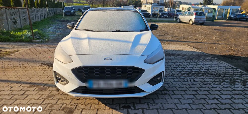 Ford Focus 1.5 EcoBlue Start-Stopp-System ST-LINE DESIGN - 9