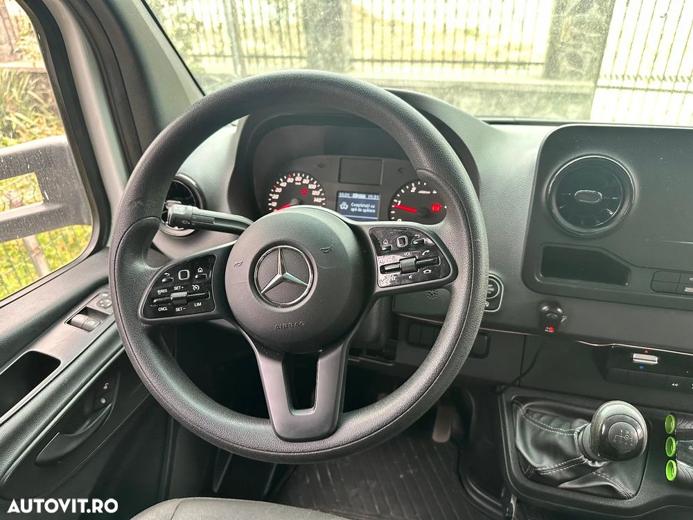 Mercedes-Benz Sprinter cu prelata - 5