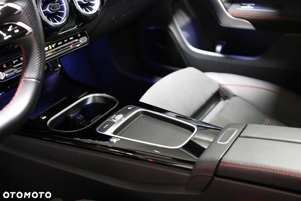 Mercedes-Benz CLA 250 4Matic 7G-DCT AMG Line - 22