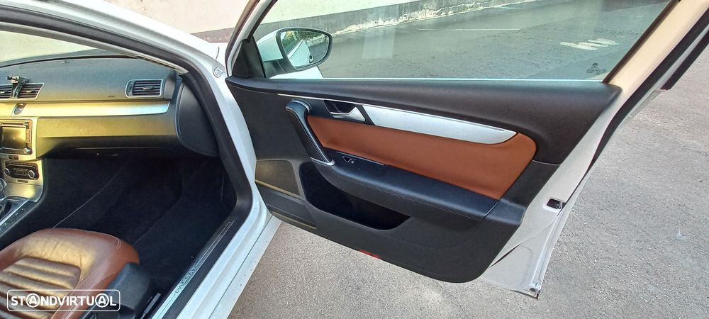 VW Passat Variant 2.0 TDi Highline Navig DSG - 44