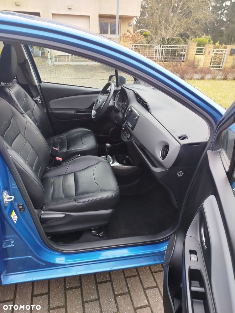 Toyota Yaris Hybrid 100 Premium - 8