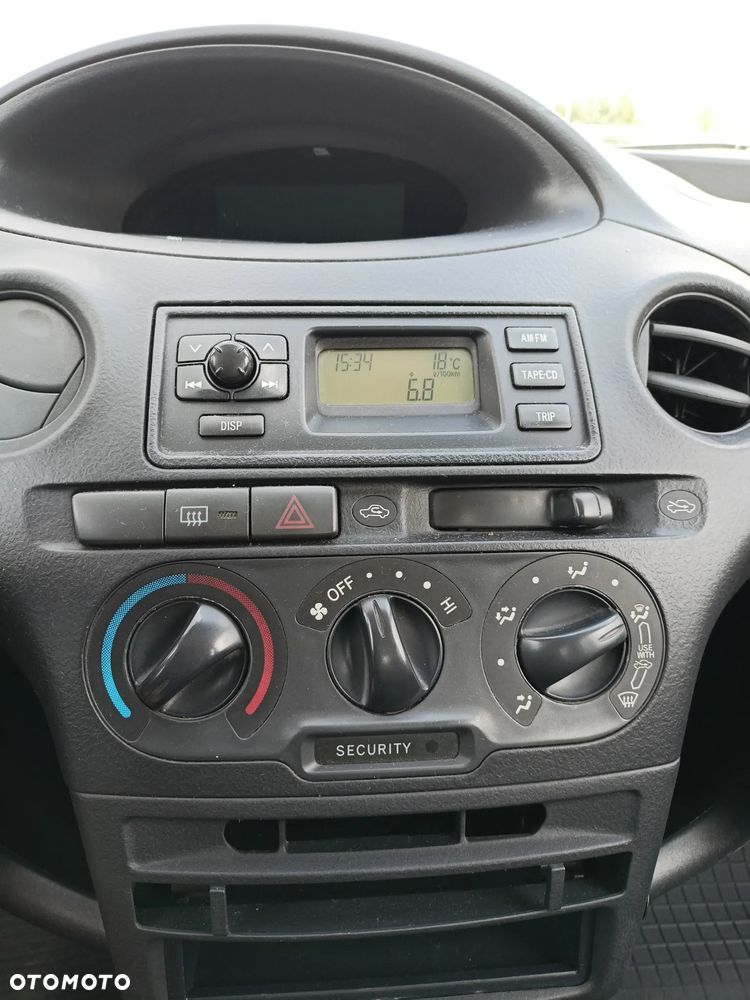 Toyota Yaris - 10