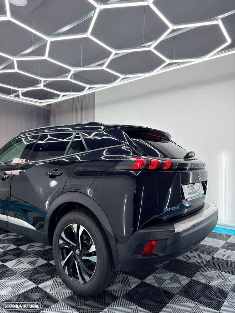 Peugeot e-2008 Allure - 6