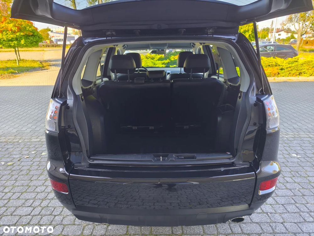 Mitsubishi Outlander 2.0 Intense + NAVI 2WD EU5 - 24