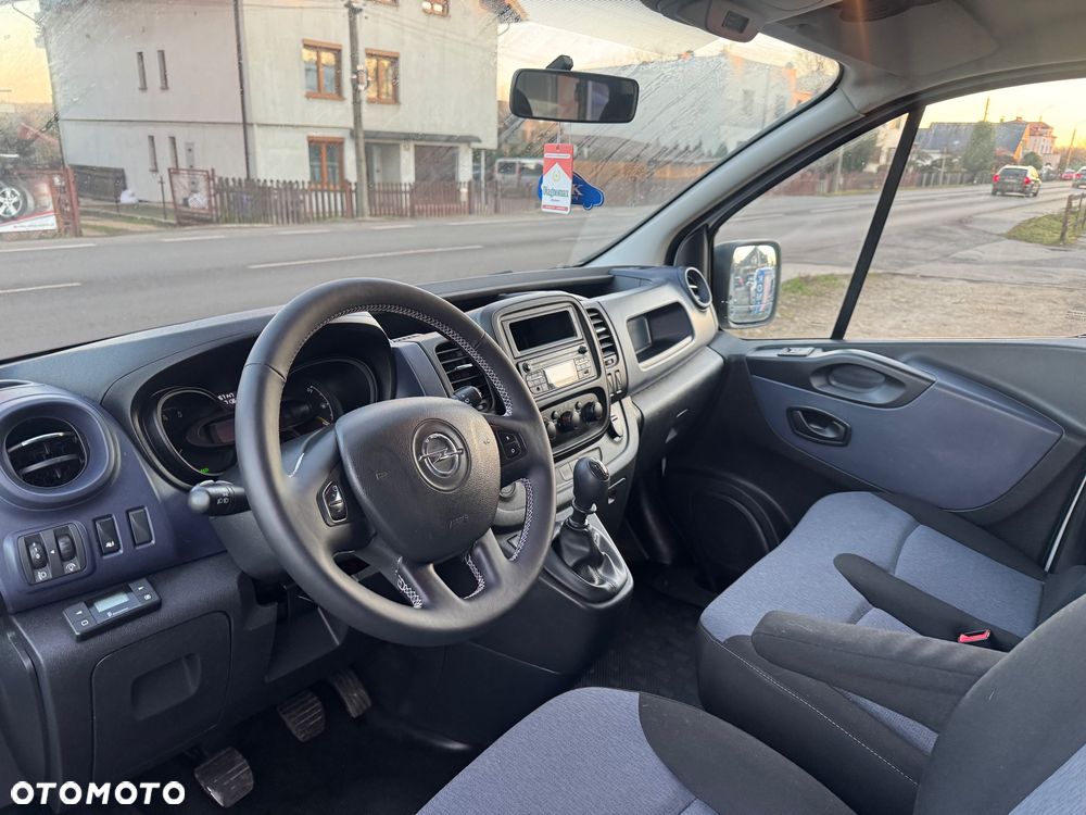 Opel Vivaro - 10