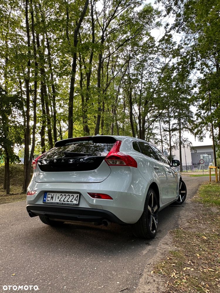 Volvo V40 T3 R-Design Momentum - 33