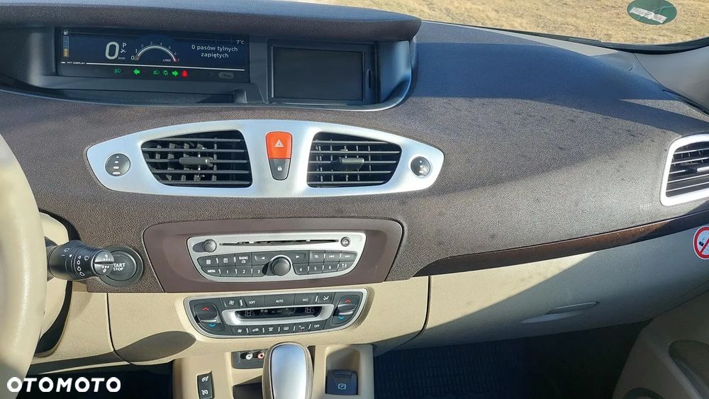 Renault Grand Scenic - 17