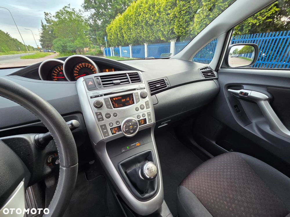 Toyota Verso 1.8 Prestige EU5 - 9
