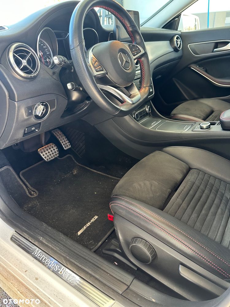Mercedes-Benz CLA 200 7G-DCT AMG Line - 10