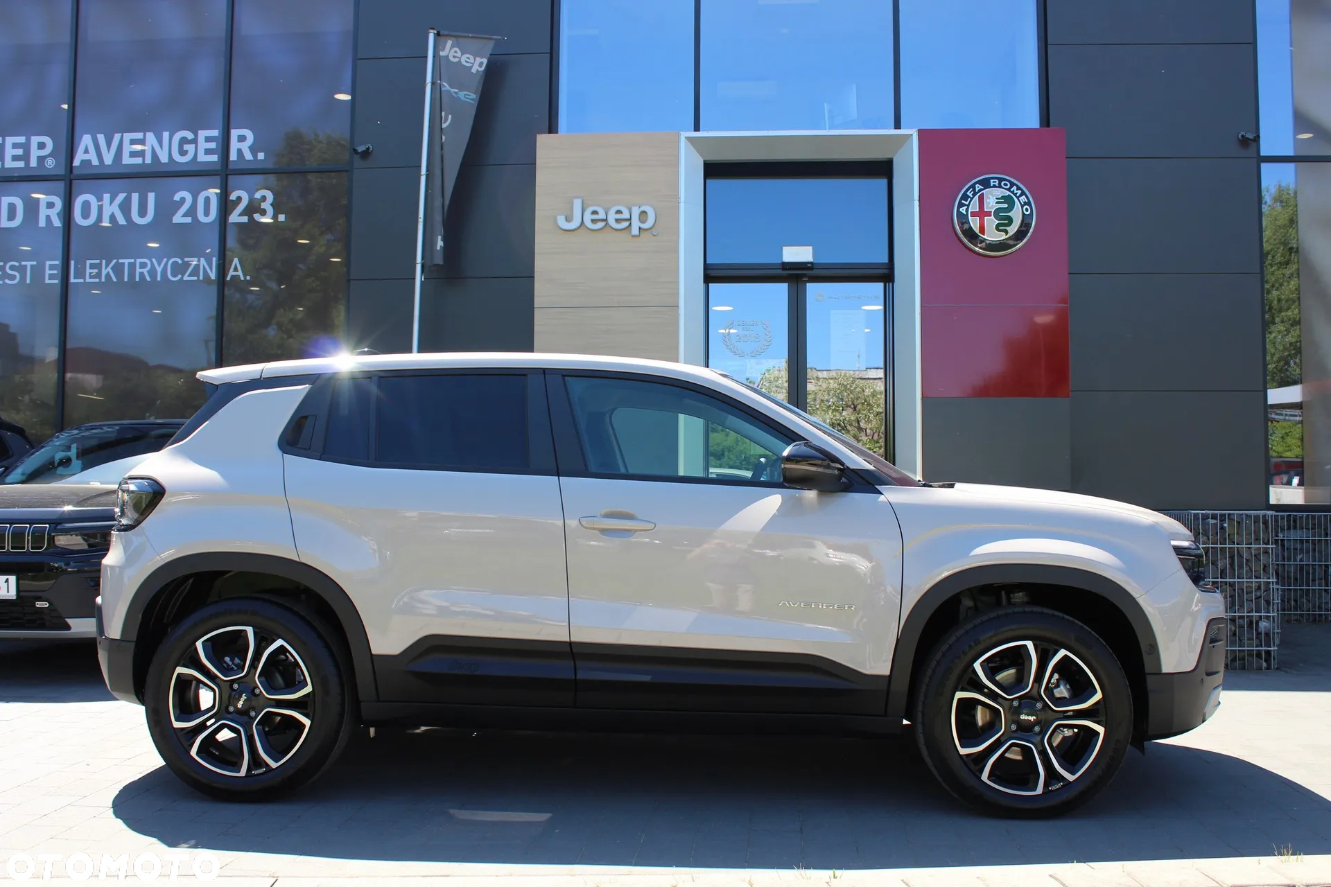 Jeep Avenger 1.2 T3 mHEV Altitude FWD eDCT6 - 8