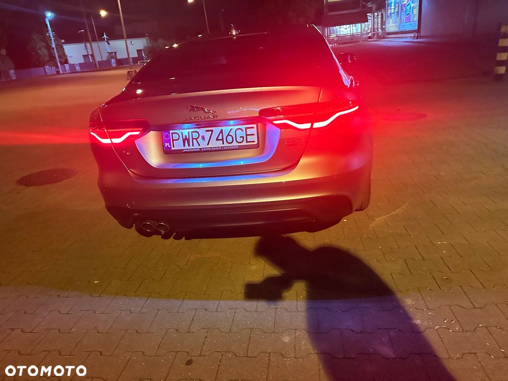 Jaguar XE 2.0 D180 R-Dynamic S - 21